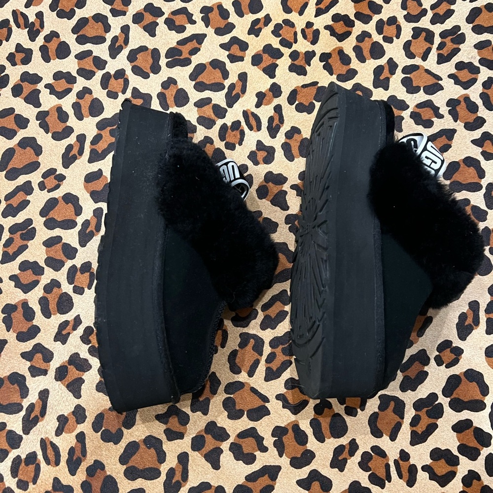 UGG Black platform Suede Shearling Clog Slip-Ons - Picture 6 of 8